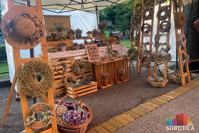 Dekoracije od suvog cveća - zaboravljena tradicija popularna širom sveta