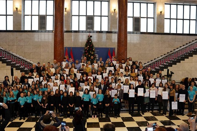 Pokrajinska vlada nagradila najdarovitije učenike i njihove mentore