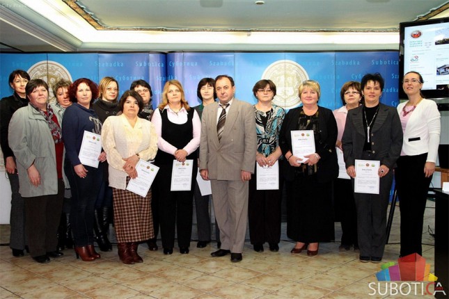 Bajmočanke uspešno završile informatički kurs