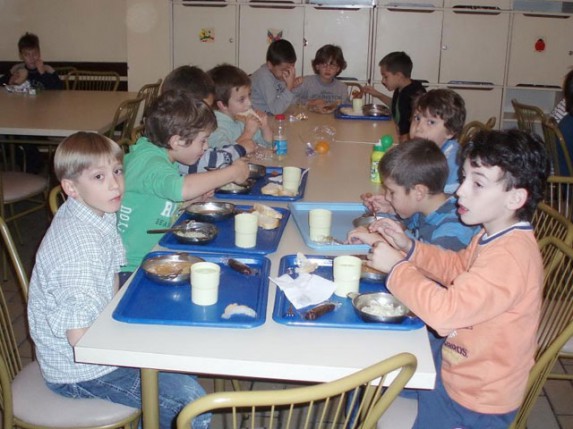 Besplatna užina za 1500 osnovaca