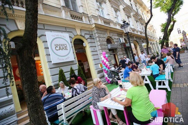 Otvoren prvi restoran palačinki "Kinder's cake"