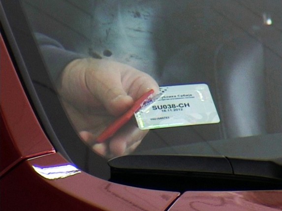 Policija: Može i više od jedne registarske nalepnice