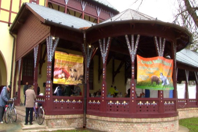 Počeli „VII dani svinja – stari recepti i jela“