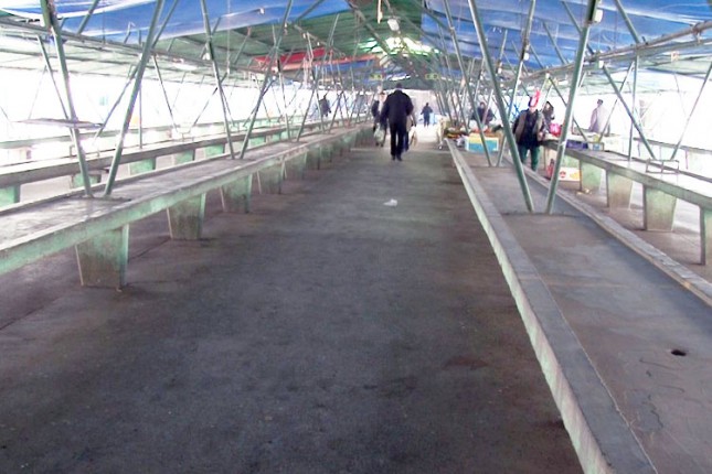 Debeli minus ispraznio Mlečnu pijacu