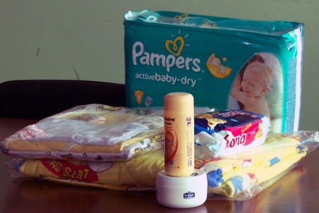 Uručeni paketi za bebe, rođene u Nedelji Crvenog krsta