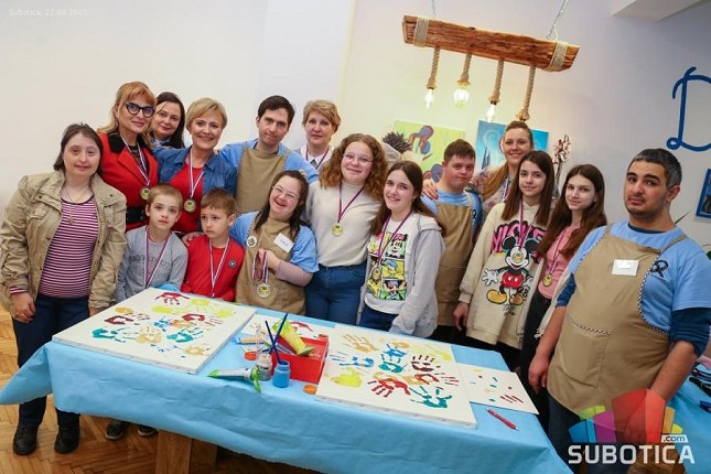 Šarene čarape u znak podrške osobama sa Daunovim sindromom!