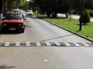 Vraćeni ležeći policajci na Radijalcu i uklonjeni mobilni toaleti