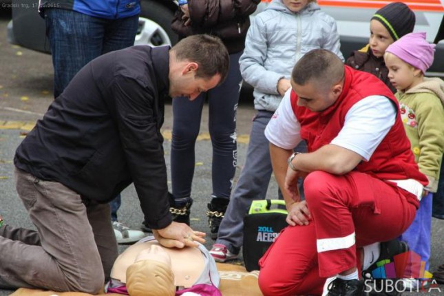 Mesečni izveštaj Službe hitne medicinske pomoći (oktobar 2015)