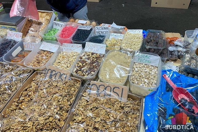 Badem jeftiniji od oraha! Hoće li poskupljenja osiromašiti prazničnu trpezu?