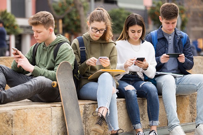 Društvene mreže su korisne, ali je neophodna opreznost - ključ je u umerenosti