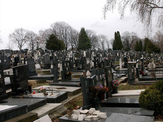 Sve manje mesta na subotičkim grobljima