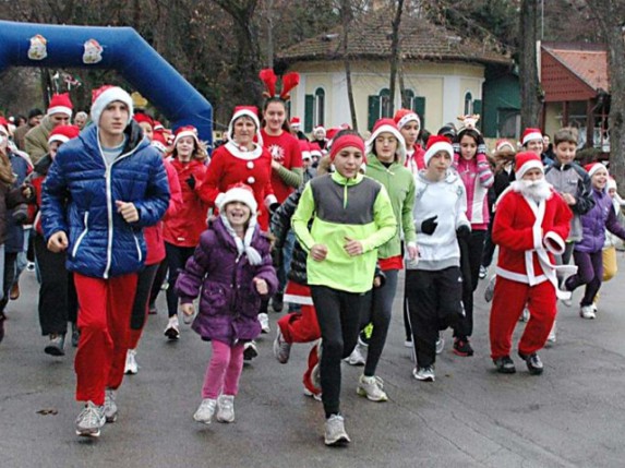 Trka deda mrazova na Paliću