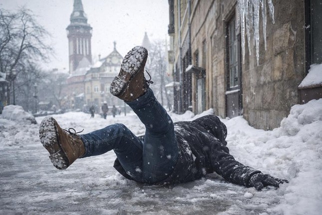 Nakon nekoliko "klizavih dana" sumiramo: Više povreda kod kuće, javne površine bez većih problema