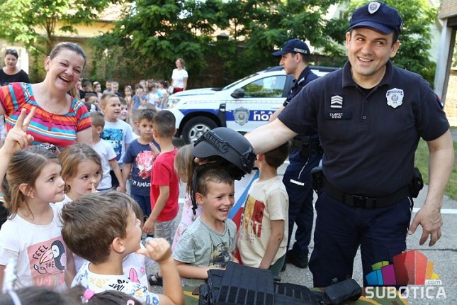 Dan policije obeležen uz prikaz opreme i naoružanja