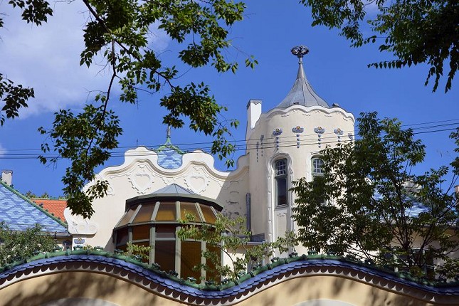 "Žena na prekretnici vekova" – tematsko vođenje kroz Palatu Rajhl u subotu