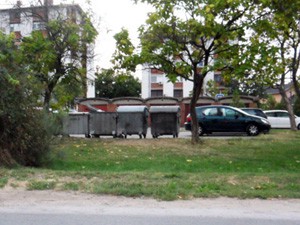 Kontejneri u Ulici Sekereš Lasla vraćeni na mesto