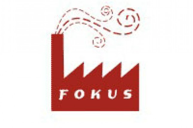 Četiri zaposlena i dva automobila