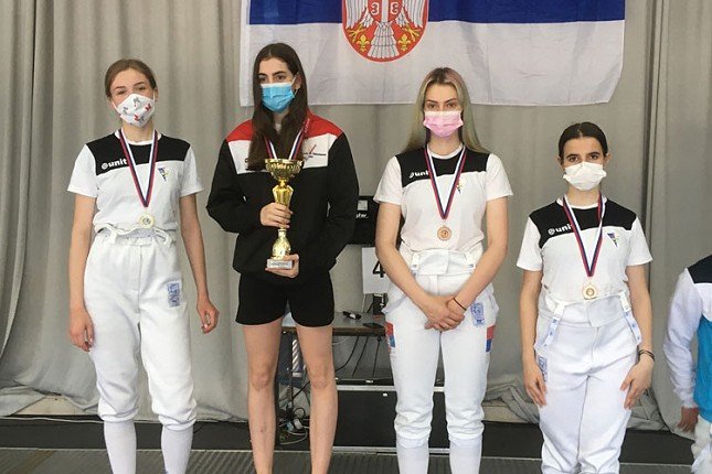 Mačevanje: Uspešni nastupi Spartakovih takmičara na prvenstvima Srbije za pionire, kadete, juniore i seniore