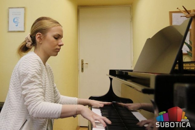 Mlada pijanistkinja Danijela Zvekić:  Muzikom izražavam ono što nikada ne bih mogla rečima