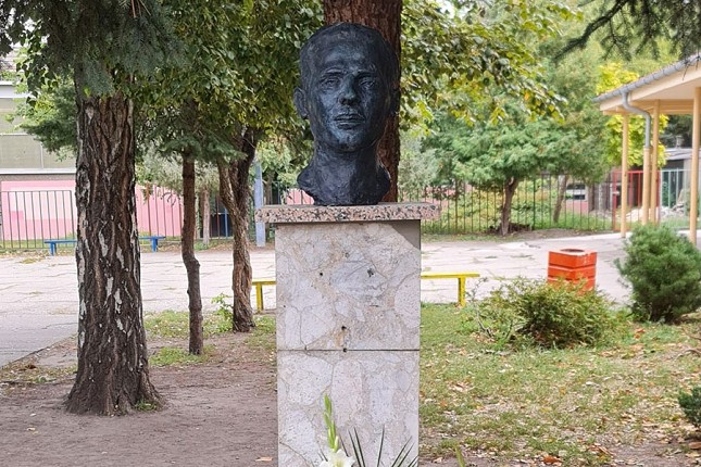 Bista subotičkog revolucionara Jovana Mikića vraćena na postolje