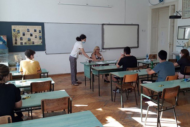 Testom iz maternjeg jezika počelo polaganje male mature