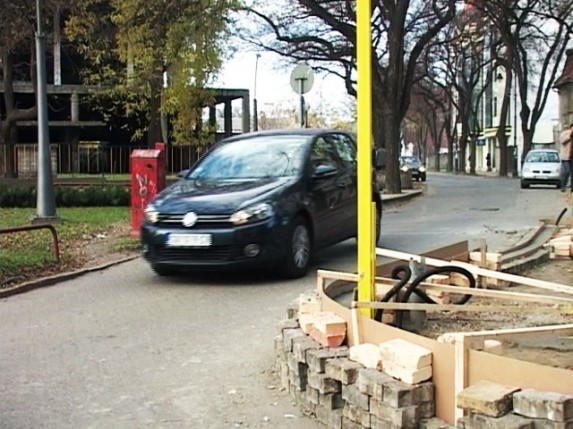 Ponovo rampa na parkingu kod Otvorenog univerziteta