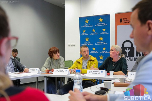 Održan okrugli sto "Ko brani branitelje"