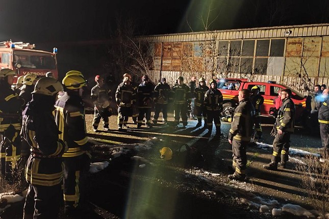 Noćna provera spremnosti: vatrogasci uvežbavali gašenje požara u uslovima smanjene vidljivosti