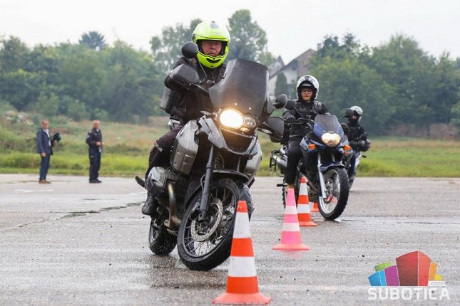 Trening bezbedne vožnje namenjen motoristima za vikend u Subotici