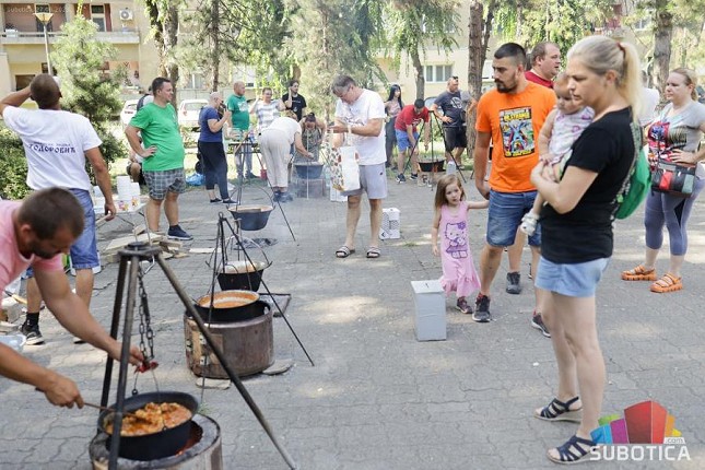 Na humanitarnom bazaru za Lea i Leonu prikupljeno više od 120 hiljada dinara
