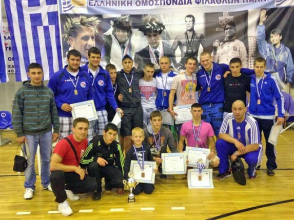 Kadeti i juniori rvači uspešni na turniru u Grčkoj