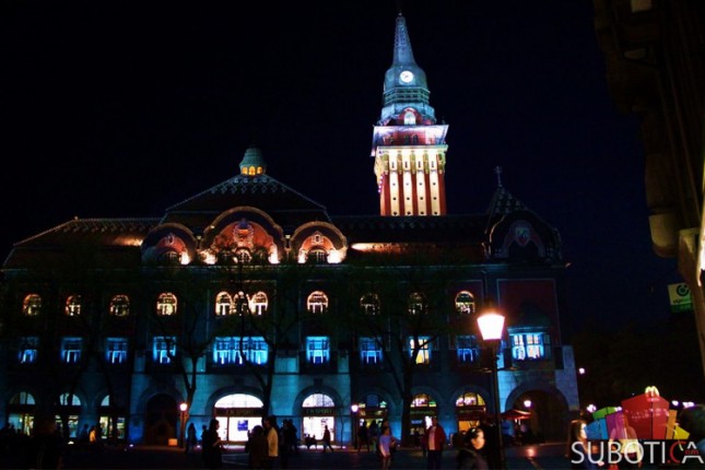 Gradska kuća u plavoj boji