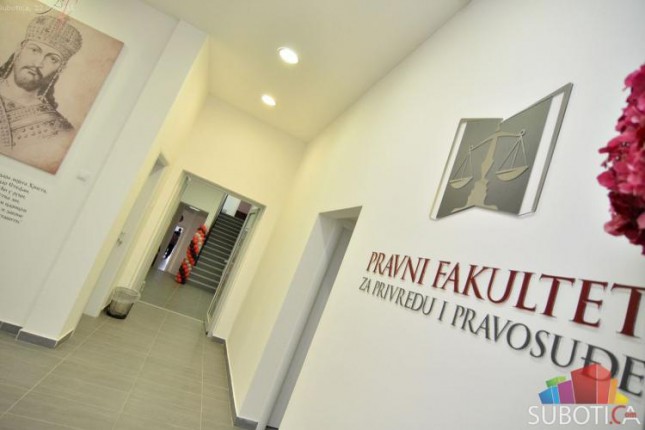 Pravni fakultet upisuje 100 studenata na prvu godinu akademskih studija