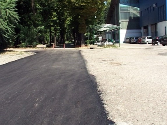 Asfaltiran je prilaz Dudovoj šumi