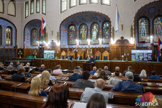 Rasprava o budžetu dominirala skupštinskim zasedanjem - vlast zadovoljna, opozicija kritikuje