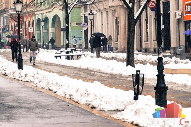 Mesne zajednice dobijaju gorivo i opremu za čišćenje snega