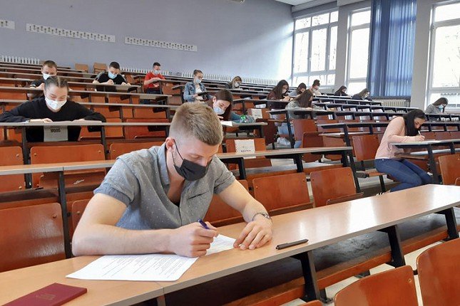 Budući studenti polagali prijemni na Ekonomskom fakultetu
