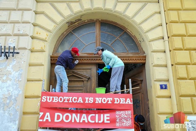 Volonteri obnavljaju kapije u centru grada - "Udruženi možemo ulepšati naš grad!"