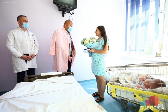 Darivane bebe rođene na Dan grada