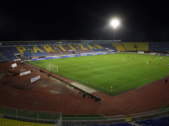 Spartak na Partizan pred praznim tribinama stadiona JNA