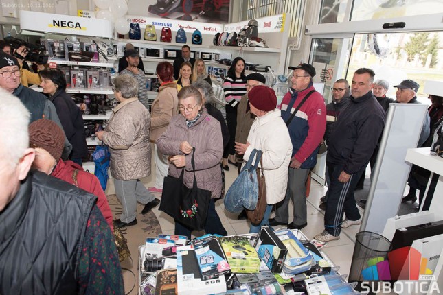 "Crni petak" snižava mnoštvo cena