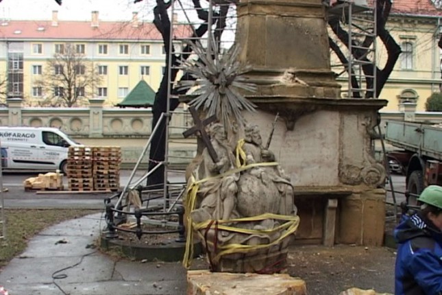 Počeli radovi na restauraciji i vraćanju spomenika Svetom trojstvu