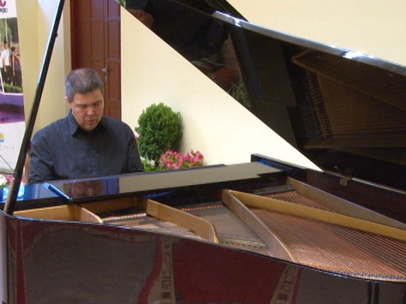 Održan humanitarni koncert pijaniste Dejana Sinadinovića