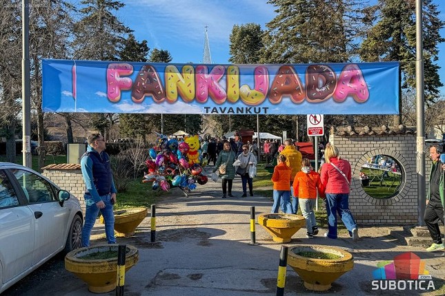 Tavankut mirisao na fanke: više od 7.000 krofni na četvrtoj Fankijadi