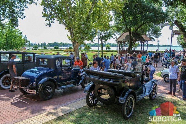 Na Paliću održana 24. revija oldtajmera