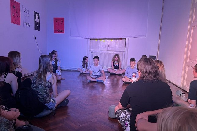 Centar „Klara i Rosa“ nastavlja kreativne radionice za decu i mlade