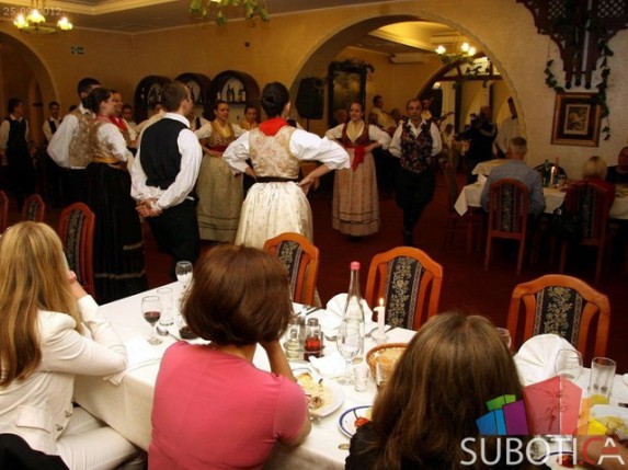 Berbanski bal i izvorni narodni običaji