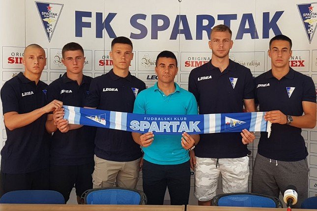 Fudbal: Petorica igrača iz omladinske škole Spartaka potpisala profesionalne ugovore