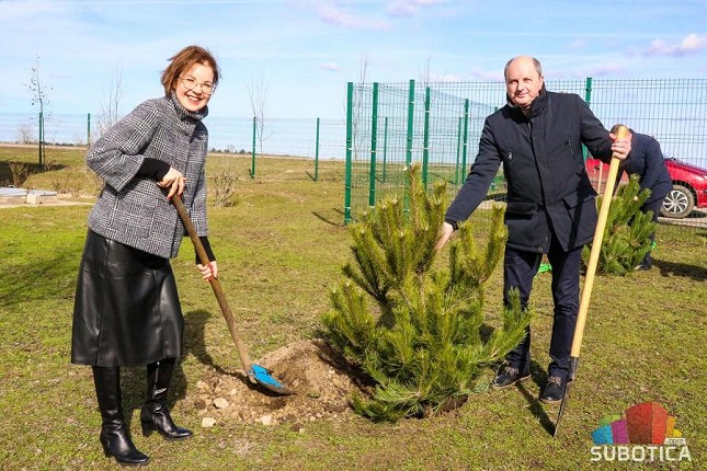 Novi zeleni štit oko Regionalne deponije – posađeno više od 2.000 sadnica