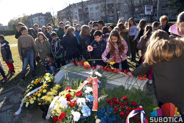 Položeni venci na Spomenik "Balada vešanih"
